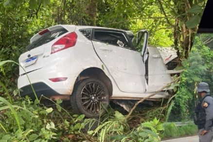 Ford Fiesta onde estavam as cinco pessoas da mesma famlia