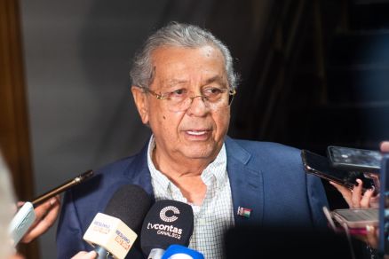 O senador Jayme Campos tem insistido em reafirmar que  pr-candidato ao Governo