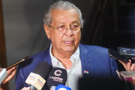 O senador Jayme Campos: invaso de competncia 