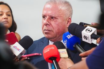 Chico 2000 evita imprensa e se diz tranquilo sobre investiga��o