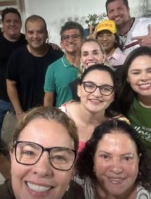 Paula Calil com os vereadores em confraterniza��o na segunda-feira 
