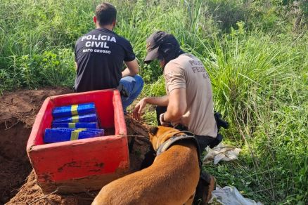 Drogas foram encontradas por policiais 
