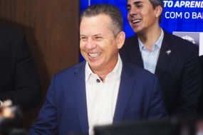 Mauro Mendes recebe a mais alta honraria do estado de Gois