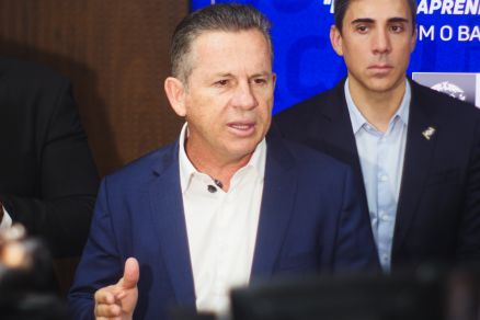 O governador Mauro Mendes, que criticou a demora do Ibama para liberar obra no Porto do Inferno