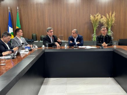 Os secretrios de Desenvolvimento Econmico e Fazenda, Csar Miranda e Rogrio Gallo, o secretrio-adjunto de Agronegcio e Investimentos, Anderson Lombardi, discutem pautas do Condeprodemat.