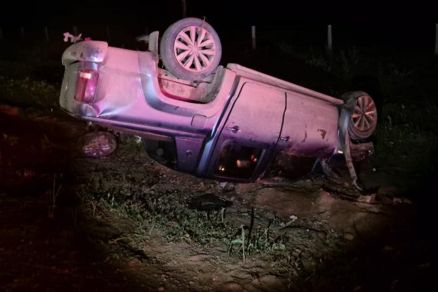 A Volkswagen Amarok envolvida no acidente na noite desta segunda