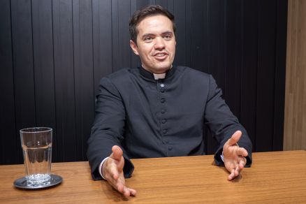 O vigrio da parquia So Jos Operrio, padre Renan Cunha