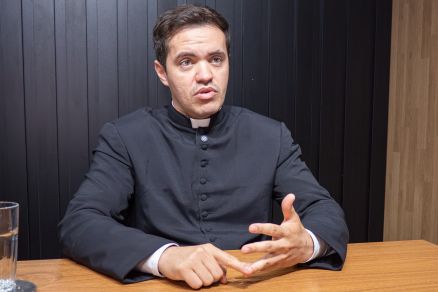O padre Renan Cunha, que concedeu entrevista ao MidiaNews