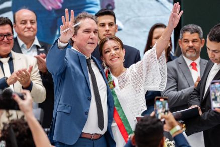 O vice-prefeito de VG Ti�o da Zaeli e a prefeita Fl�via Moretti: rec�m empossados