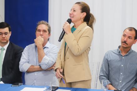 A prefeita de Vrzea Grande Flvia Moretti, que empossou seus secretrios