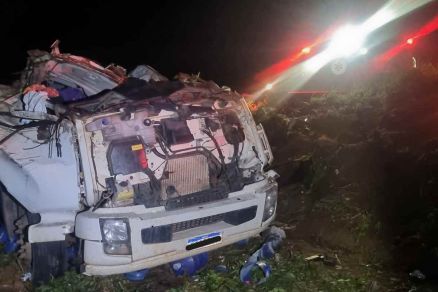 V�tima ficou presa �s ferragens 