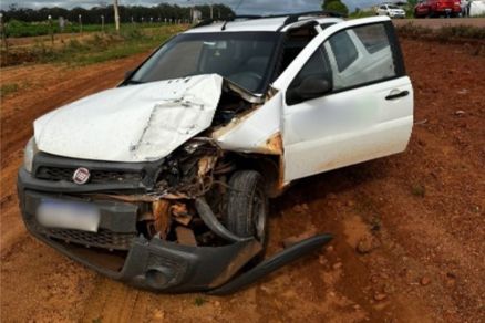 Picape Strada que colidiu com Kombi em Campo Verde 