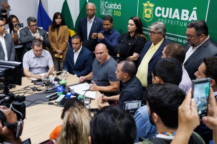 A entrevista coletiva em que Abilio Brunini anunciou medidas fiscais em Cuiab�