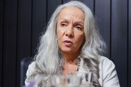 A scretria municipal de Sade, Lcia Helena Barboza, que est em um 