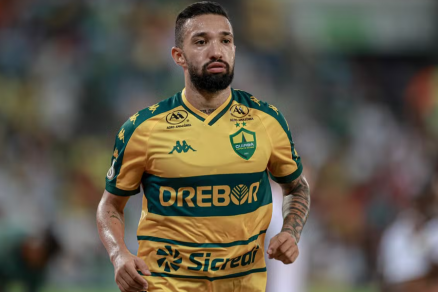 O atacante Clayson, jogando pelo Cuiab�