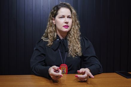 A delegada Mariell Antonini Dias, que fez alerta aos pais durante coletiva 