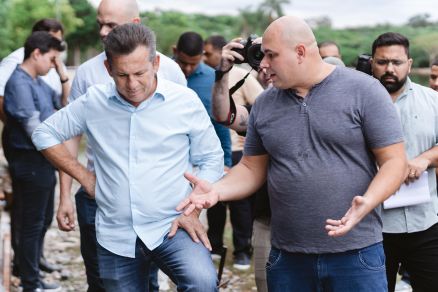 O prefeito de Cuiab, Abilio Brunini, e o governador Mauro Mendes: bonde pode ser opo ao BRT