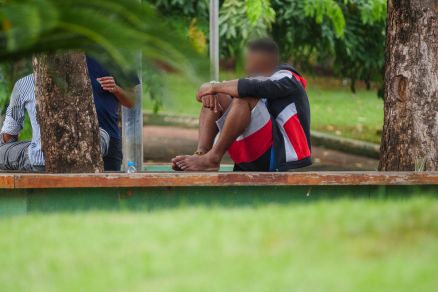 Frequentadores da Pra�a Alencastro, no Centro de Cuiab�