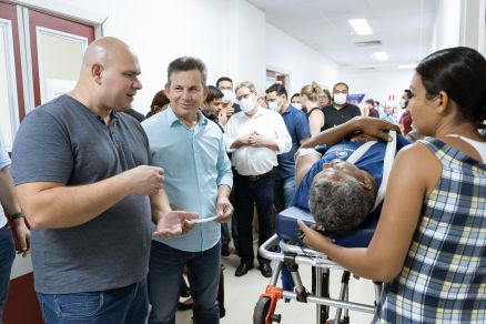 O prefeito Abilio Brunini e o governador Mauro Mendes no HMC