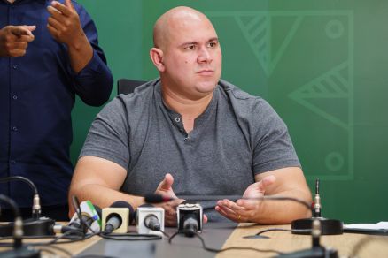 O prefeito de Cuiab, Abilio Brunini, que voltou a criticar empresa que cobra estacionamento rotativo 