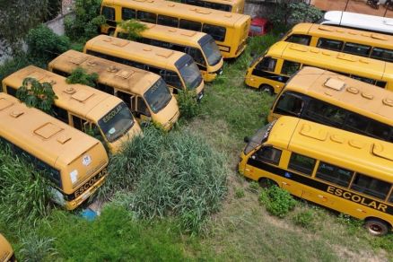 nibus que aparecem sucateados em Rondonpolis 