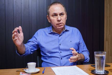 O vereador Dilemrio Alencar, que  relator da CPI que investiga o contrato com a empresa CS Mobi