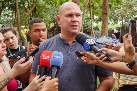 O prefeito eleito Abilio Brunini durante visita  Rotatria da Alvorada nesta sexta-feira (17)