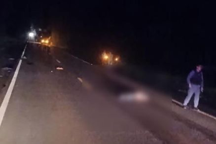 O corpo da v�tima ficou ca�do no meio da pista; a Pol�cia investiga o caso