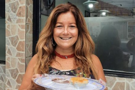 Regininha vende empadas na rua da zona norte do Rio: 'Me chamaram de decadente' 