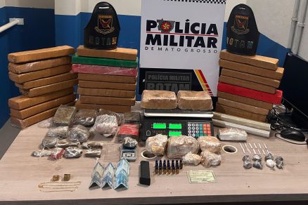 Toda a droga apreendida foi encaminhada  delegacia 