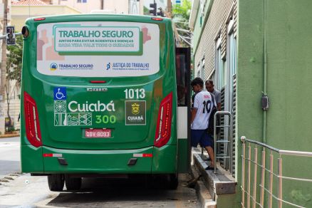 Veculos da empesa Caribus, das rotas que atendem quatro bairros de Cuiab, foram retirados de circulao