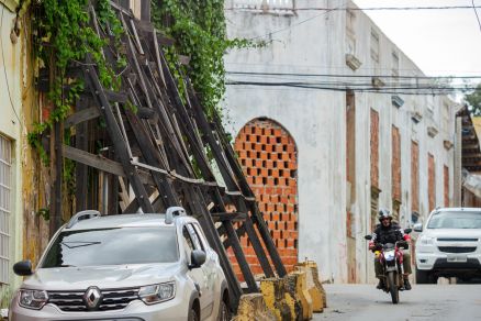 O Centro Histrico tem casares abandonados e quase caindo