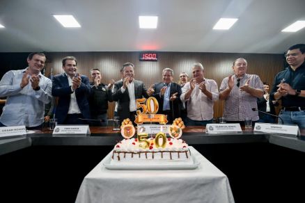 O governador Mauro Mendes junto da classe produtiva e das foras de Segurana