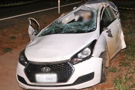 Ve�culo que capotou em trecho da BR-163 