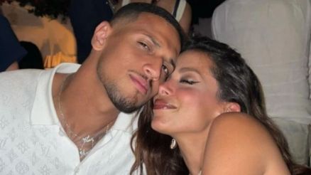 Anitta e jogador Vin�cius Souza deixam de se seguir nas redes sociais 