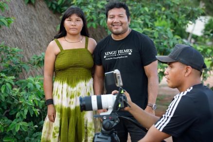 Naia Waur�, Takum� Kuikuro e Kalutata Kuikuro, durante produ��o 