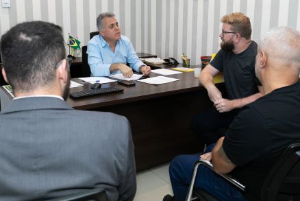 Reunio do secretrio Reginaldo Teixeira com representantes da Bem Estar