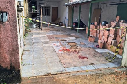 Local onde os trs homens foram baleados nesta madrugada