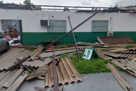 Unidade de sade aps chuva em Cuiab 