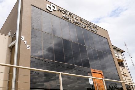 Fachada do Hospital Regional Hilda Strenger Ribeiro