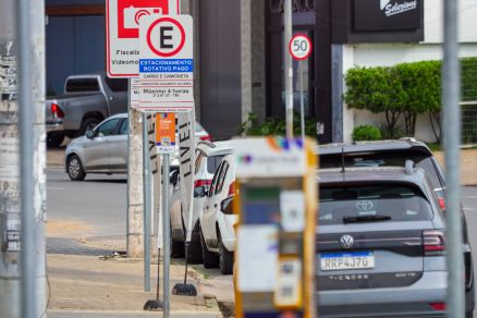 Placas informativas do estacionamento rotativo de Cuiab
