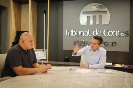 O conselheiro Srgio Ricardo recebeu o prefeito Abilio Brunini em seu gabinete