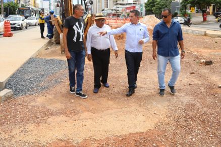 A visita de Srgio Ricardo s obras do BRT em Cuiab