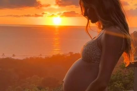 Gisele B�ndchen mostra barriga da terceira gravidez