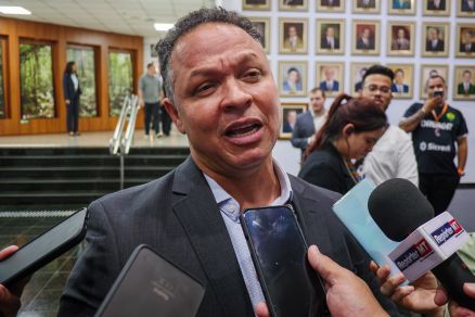 O prefeito de Rondon�polis, Cl�udio Ferreira, criticou a antiga gest�o do munic�pio