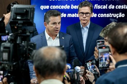 O governador Mauro Mendes durante anncio da reduo de impostos