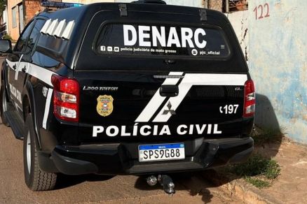 Viatura da Delegacia Especializada de Represso a Narcticos 