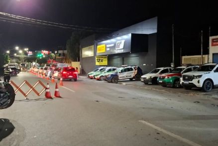 Mais de 100 veculos foram fiscalizados durante a operao 