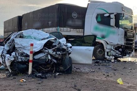 Colis�o entre �nix e caminh�o deixou dois mortos e dois feridos 