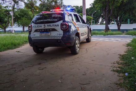 Viatura da Polcia Militar; policiais foram acionados na UPA em que a vtima deu entrada 
